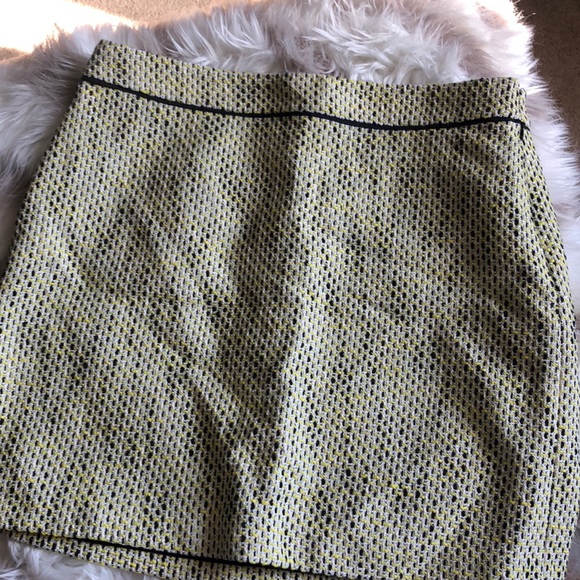 Beautiful Banana Republic skirt - Picture 2 of 3